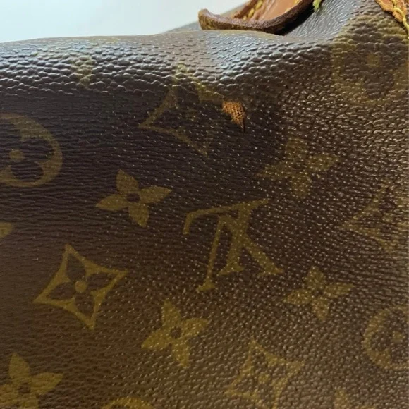 🔴SOLD🔴Authenticated Louis Vuitton Saumur Bag - Picture 5 of 10